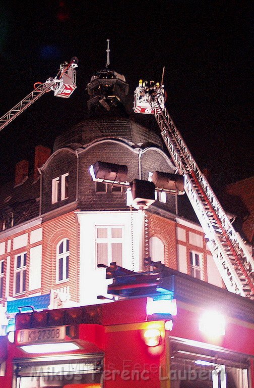 Feuer 3 Dachstuhlbrand Koeln Muelheim Gluecksburgstr P196.JPG
